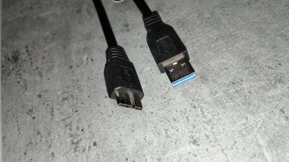 Uchwyt na kabel genesis z portami usb i sd