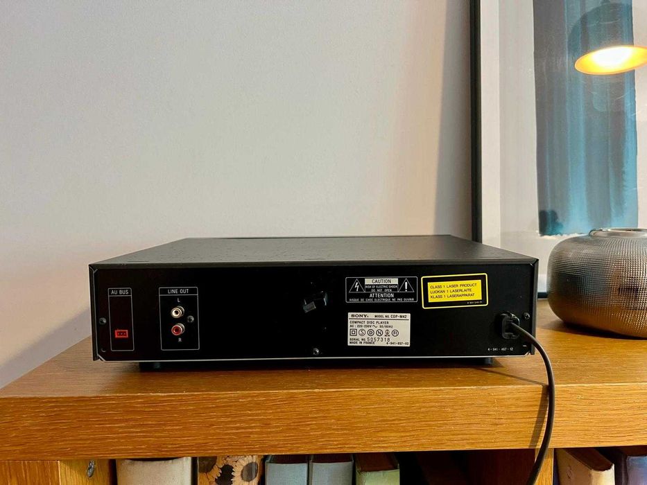 Leitor CD Sony CDP-M42 - Avariado, para peças ou reparação.