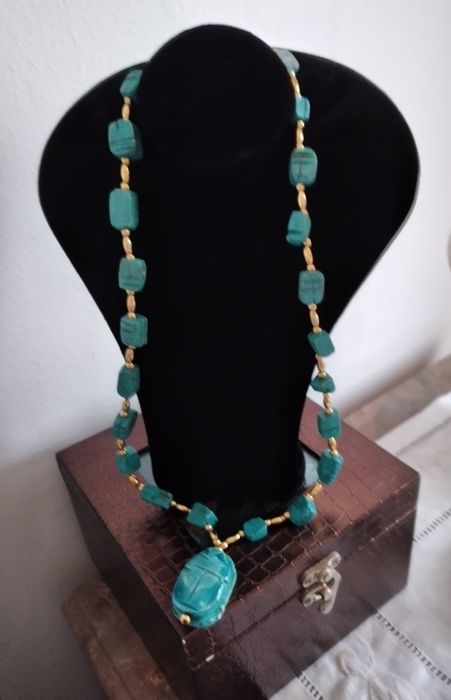 Colar com escaravelhos Egípcios