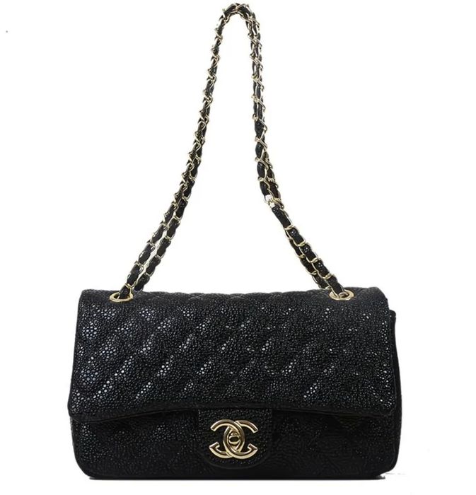 Чорна сумка в стилі Chanel