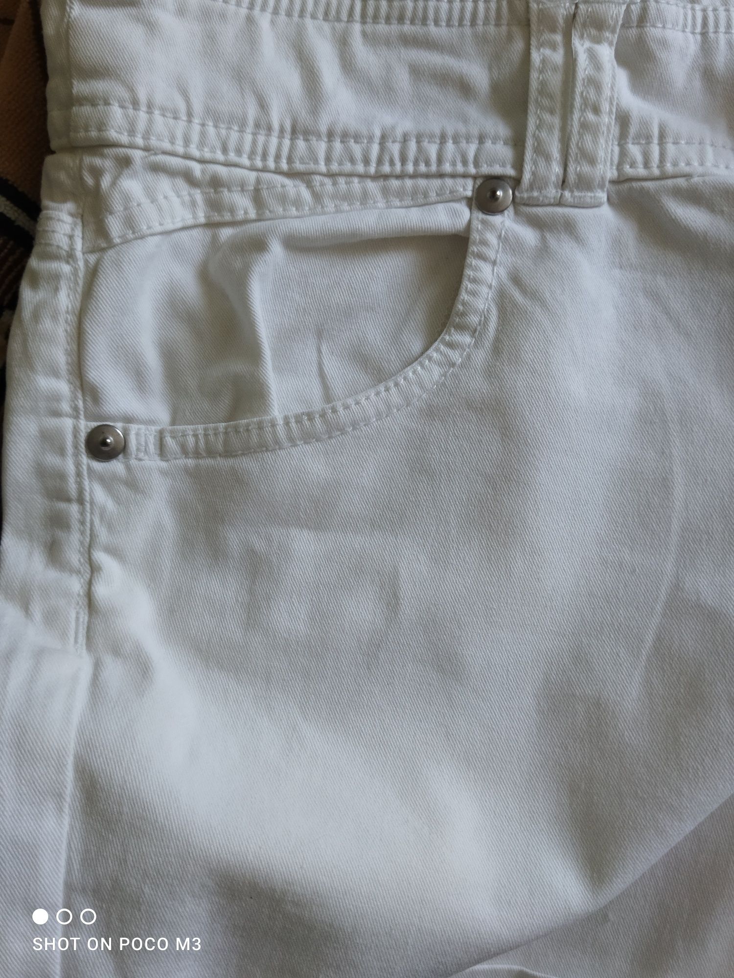 Женские  шорты белые, джинсовые