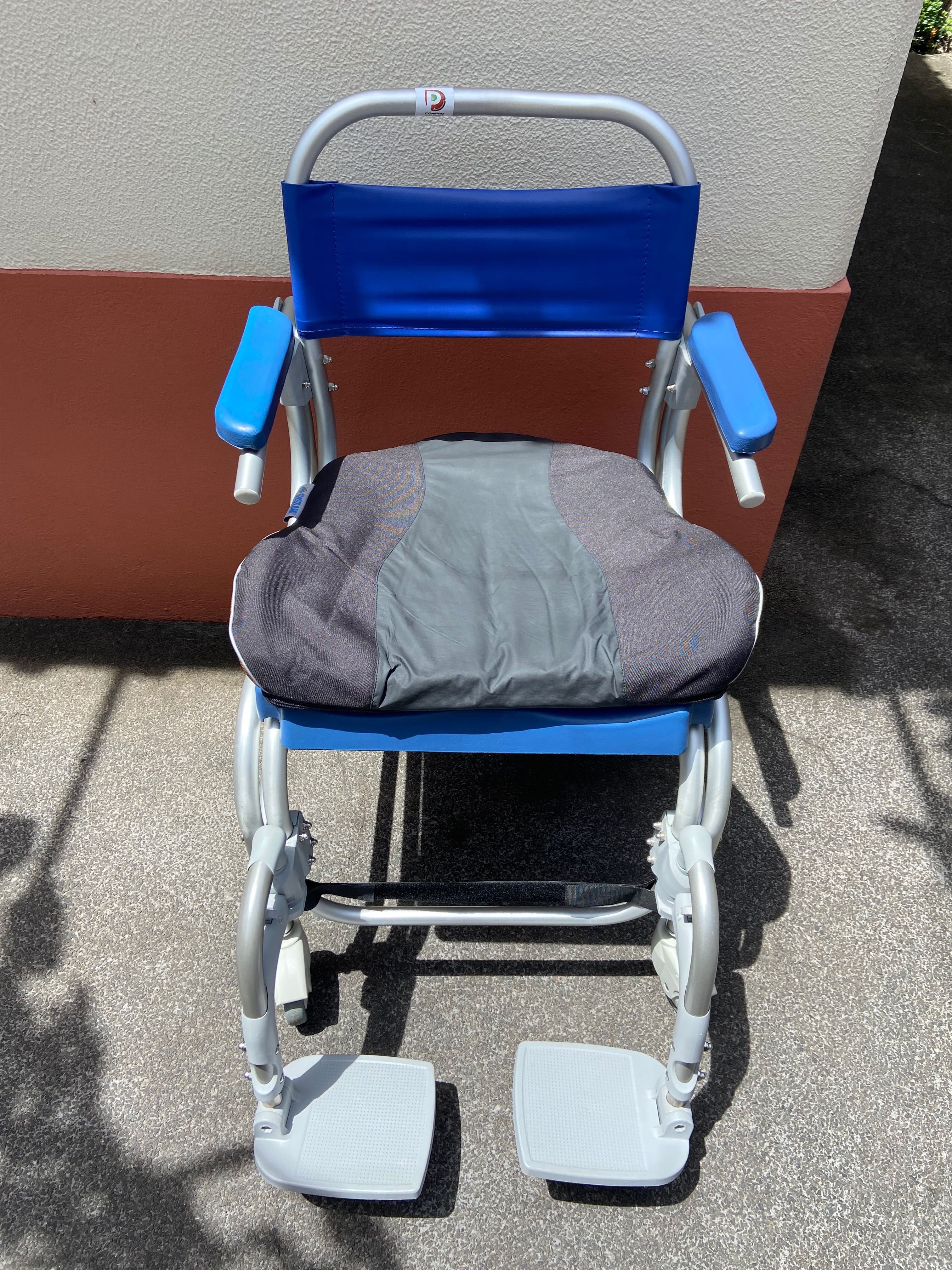 Cadeira de rodas alta para banho