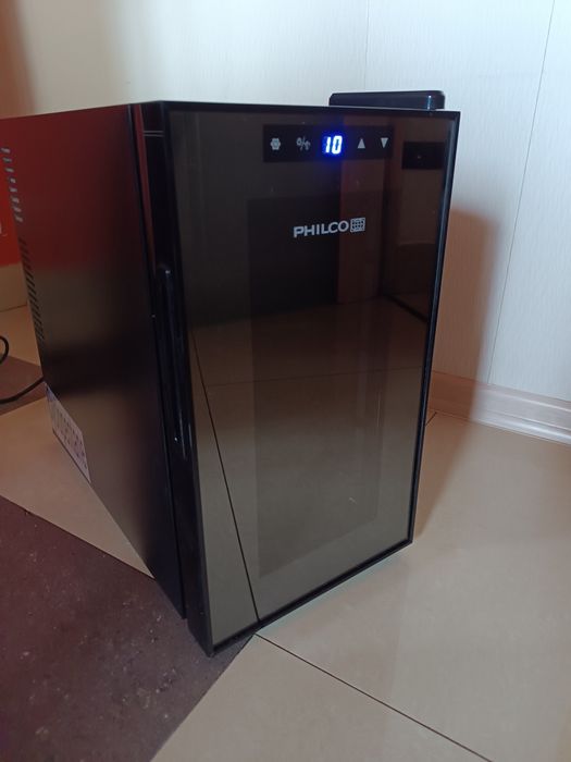 Винна шафа philco pw8f. Міні-холодильник.