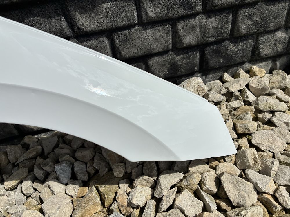 Blotnik przedni prawy bialy LF9E Skoda Scala 657 oryginal 18-25