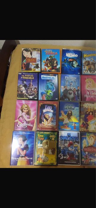 Lote se 42 DVDs infantis e jivenis