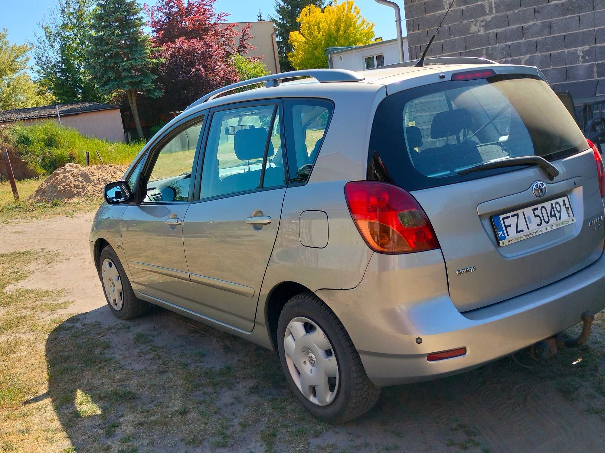 Toyota Corolla Verso 2.0, 2003 r.