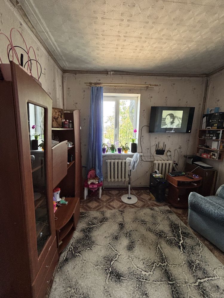 Продается 2 комнатная квартира. Автономное отоплние. Гараж. Славянск