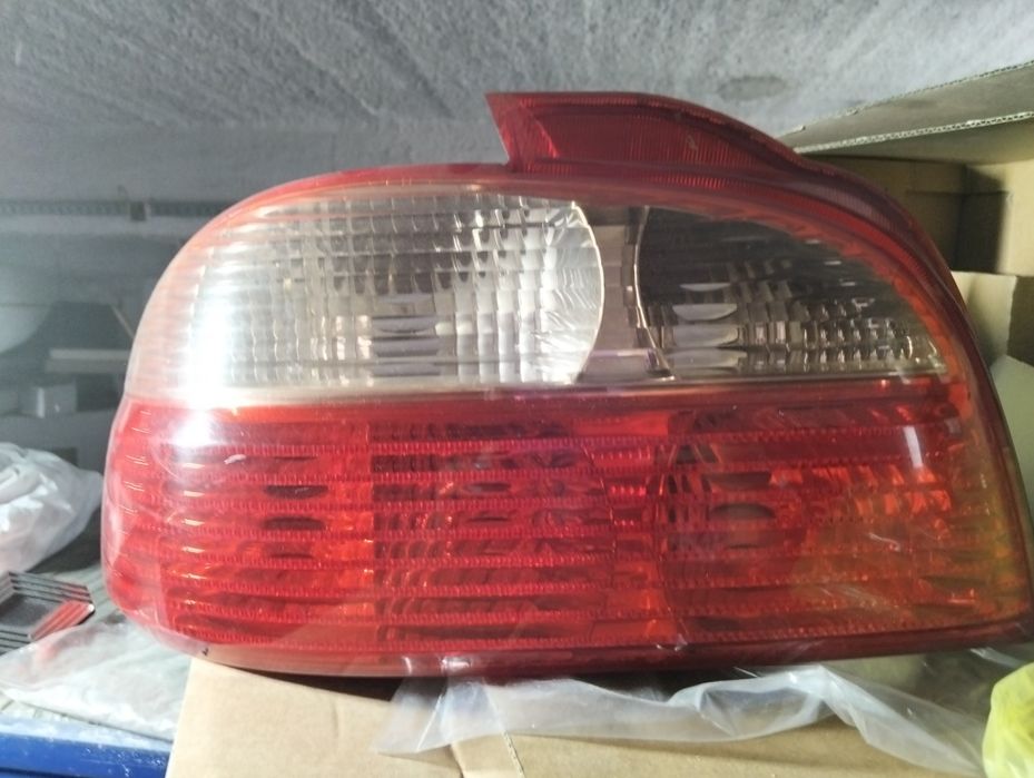 Farolim Toyota Avensis