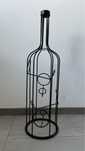 Metalowy stojak na wino