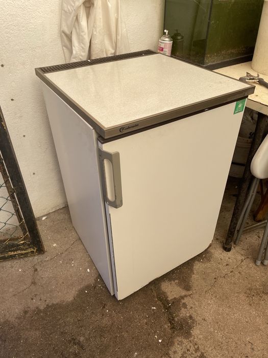 Mini  frigorífico antigo a trabalhar bem