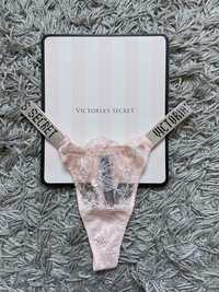 Różowe stringi koronkowe z kryształkami Victoria’s Secret