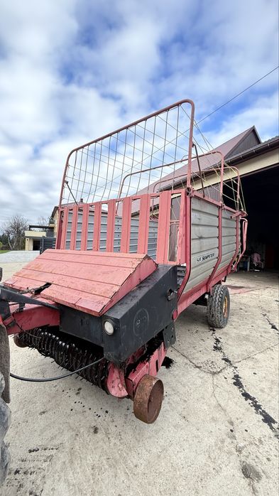 Przyczepa samozbierająca