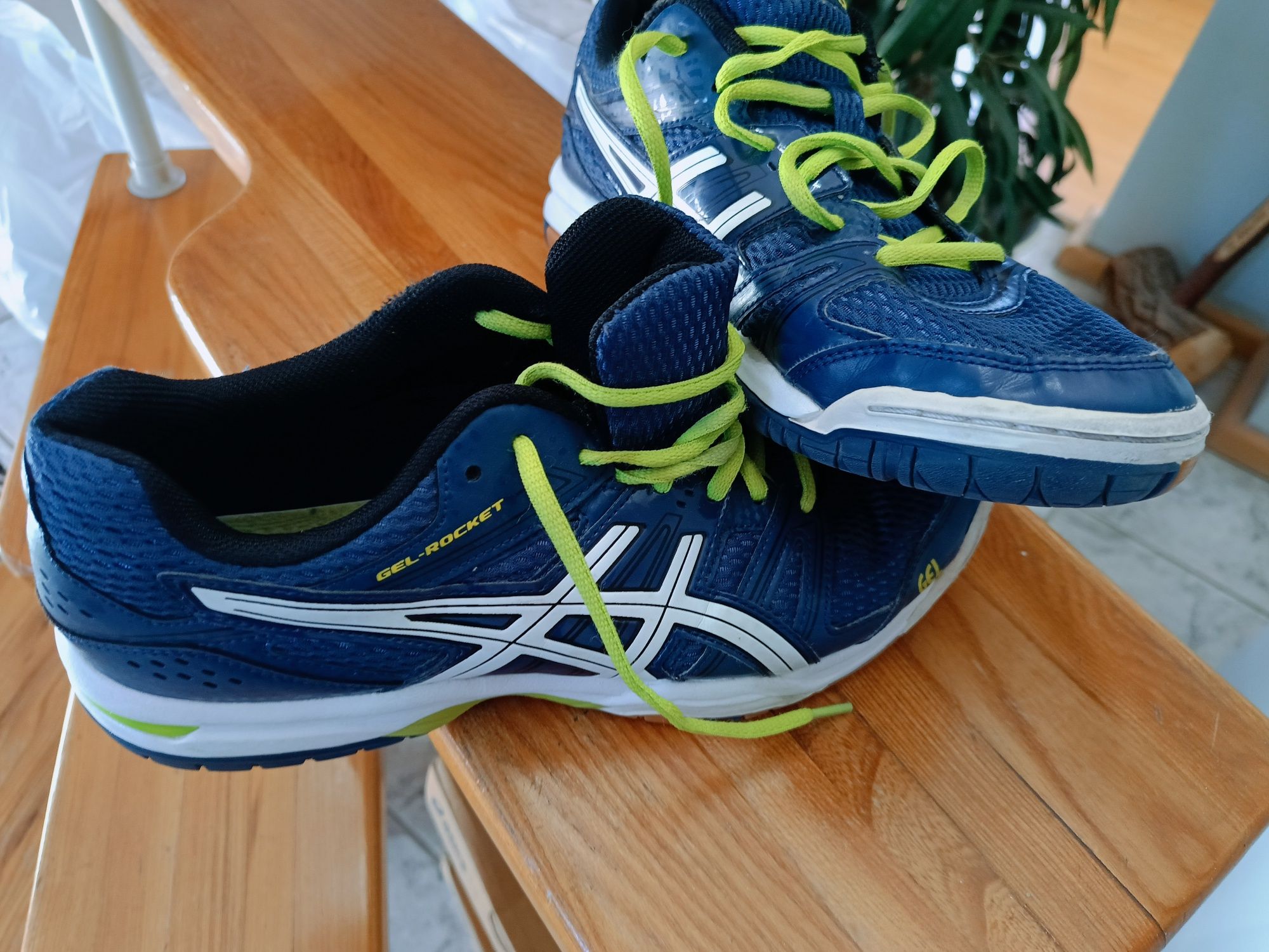 Asics buty sportowe na halę rozmiar 41,5