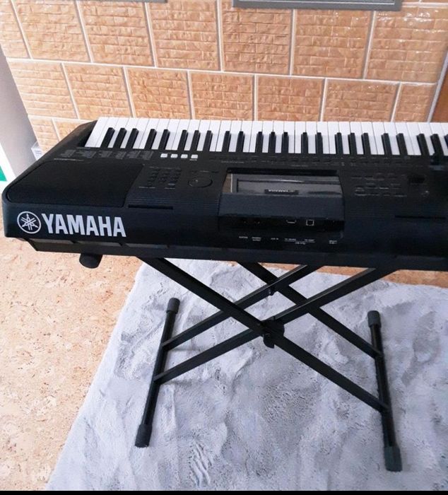 Синтезатор Yamaha PSR E453