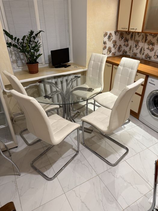 Стільці для кухні / білі м’які стільці / крісла зі спинкою