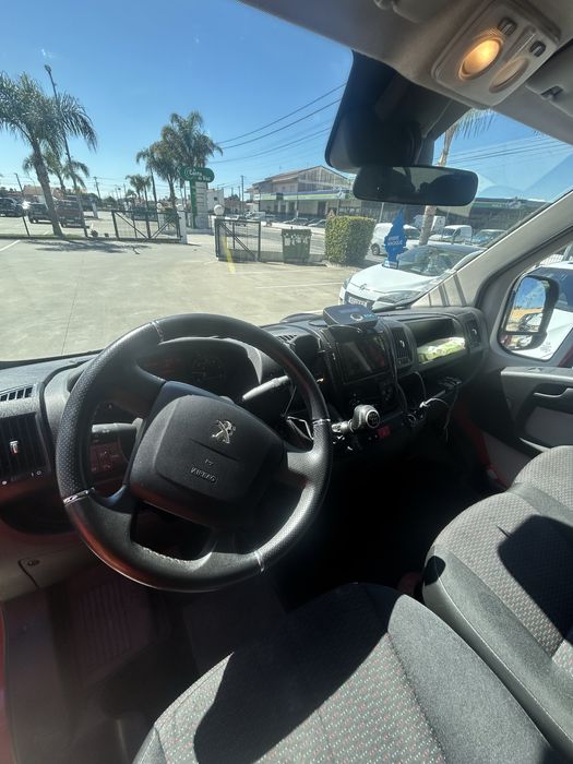 Peugeot boxer com plataforma