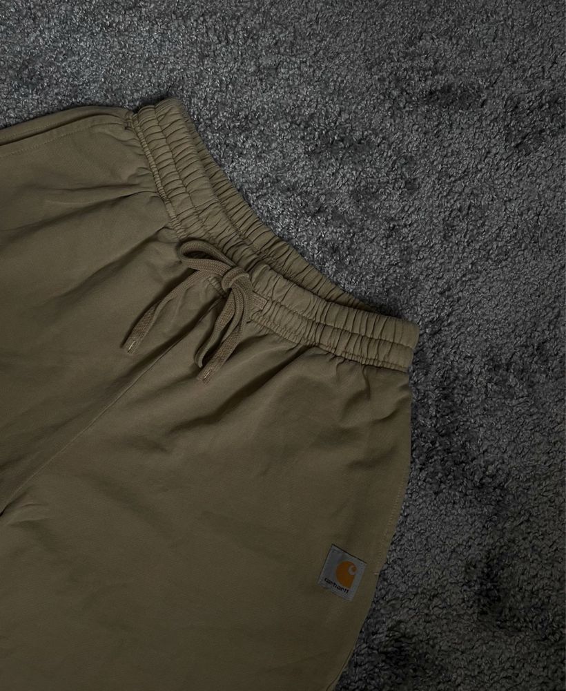 Шорти Carhartt.