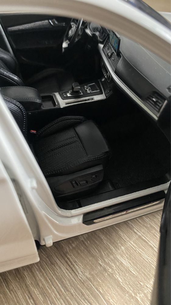 1:18 Audi Q5L (long) full open nowy model nie kyosho norev autoart