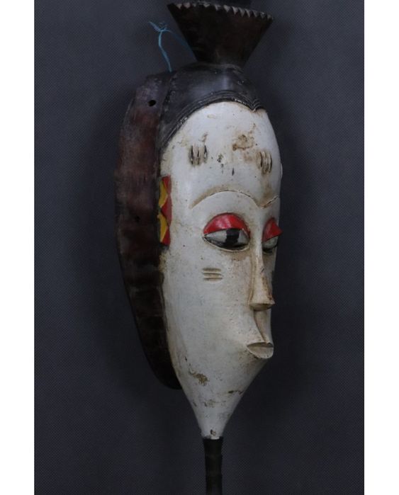 Twarz kobiety. Drewno. Guro. Wybrzeże Kości Słoniowej. XX wiek
