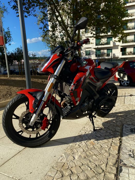 Moto rkf - vermelha