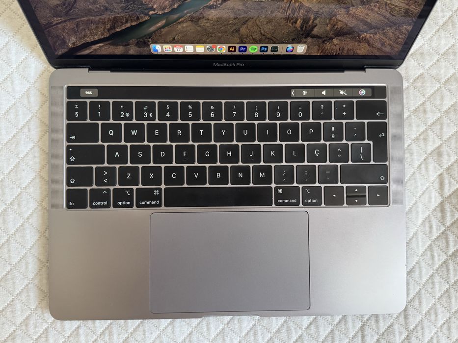 Macbook Pro - Intel i5 | 8GB Ram | 256 GB SSD