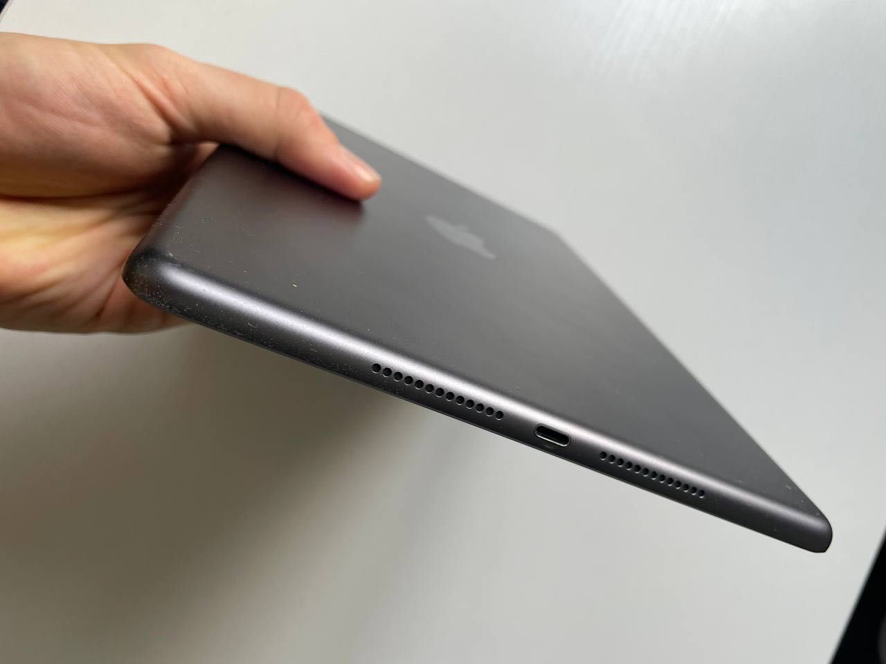 Продам отличный планшет iPad 2019 7 gen 128 WiFi+ LTE Black