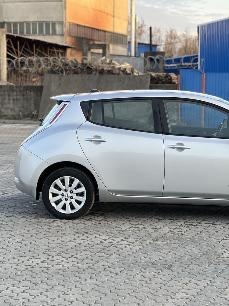 Продам nissan leaf