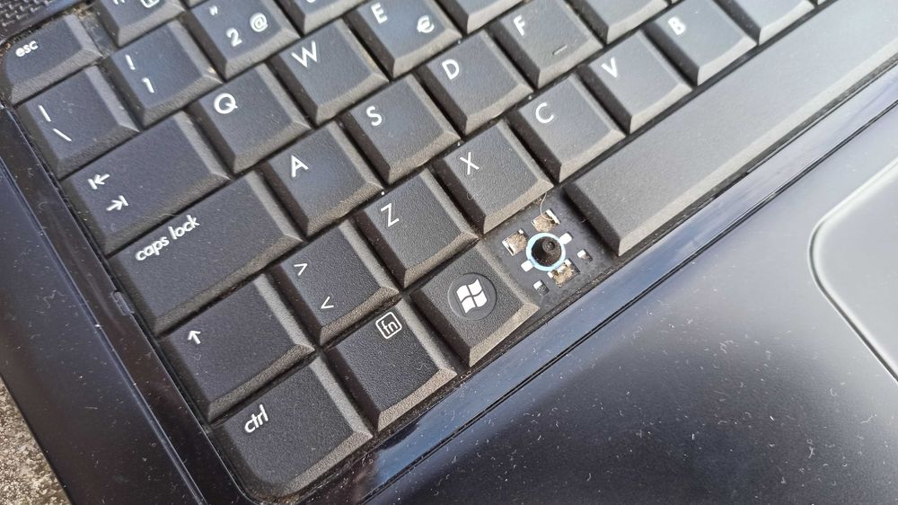 Vendo 2 portáteis avariados HP e ASUS