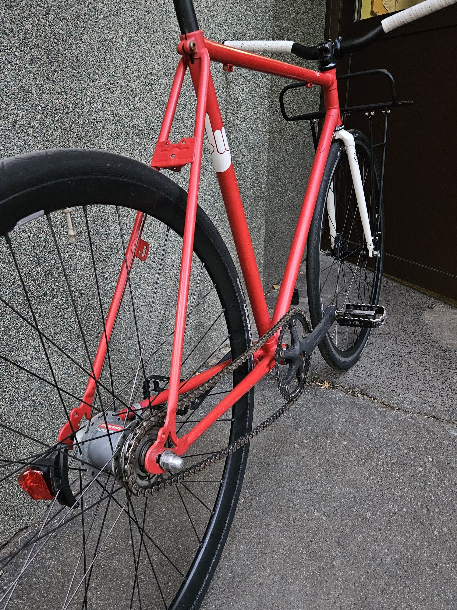 Rower szosowy single speed wolnobieg jednobieg bagażnik kurier