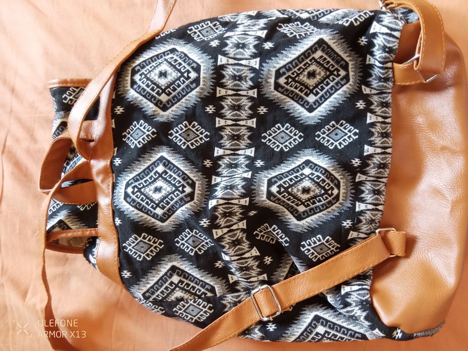 Mochila boho preto e branco