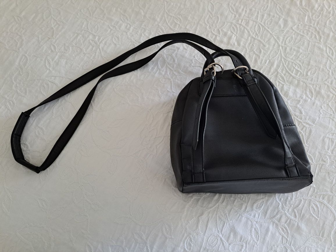 Mochila preta super linda
