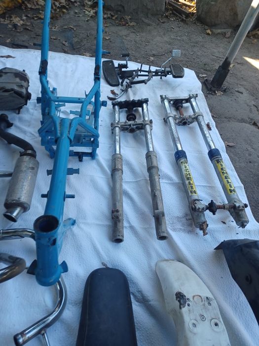 Várias peças de motas