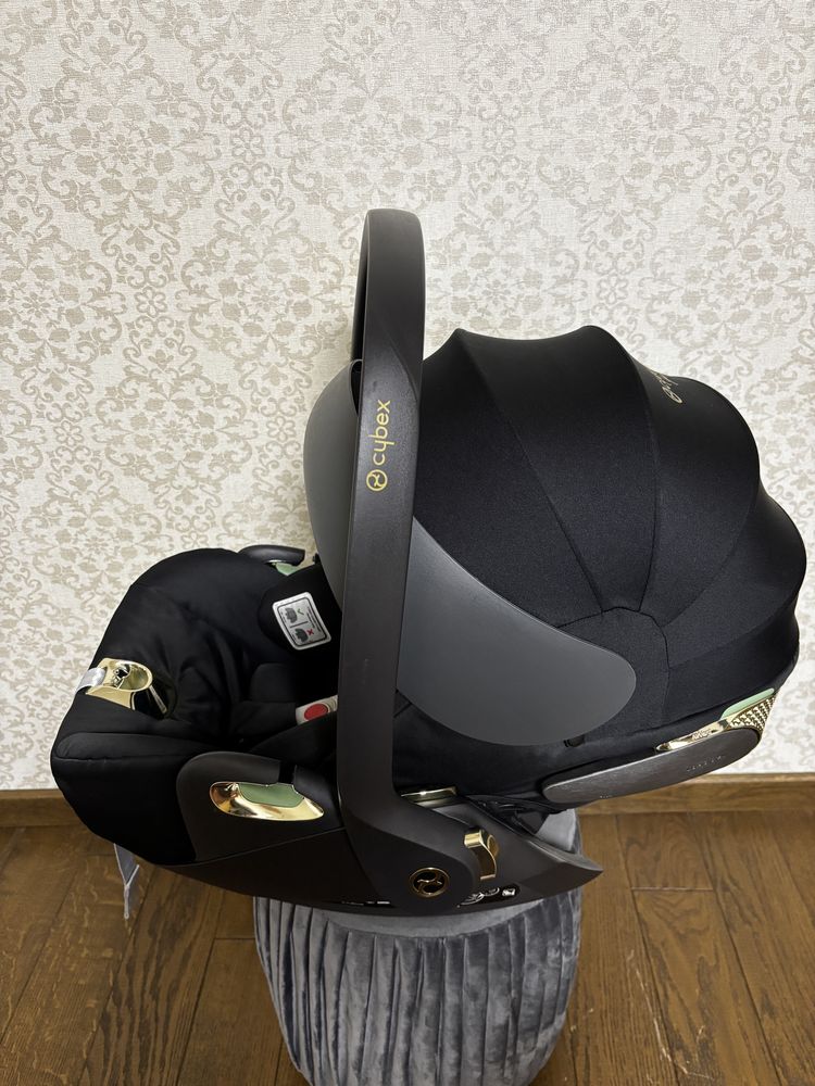 Автокрісло Cybex Cloud T i-Size by Jeremy Scott Wings відмінний стан
