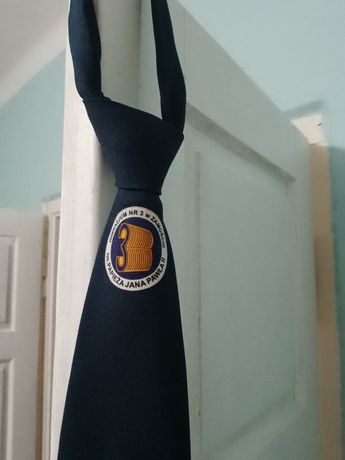 Krawat szkolny z logo szkoły