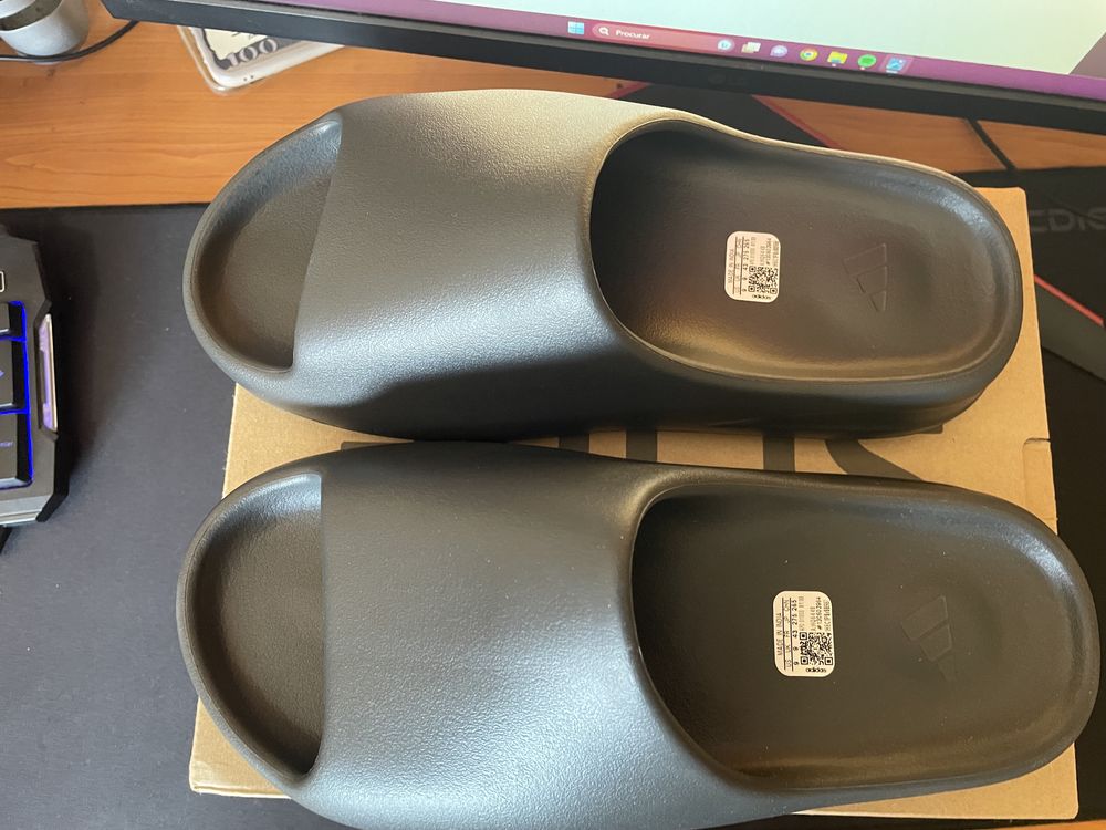 Yeezy slide onyx