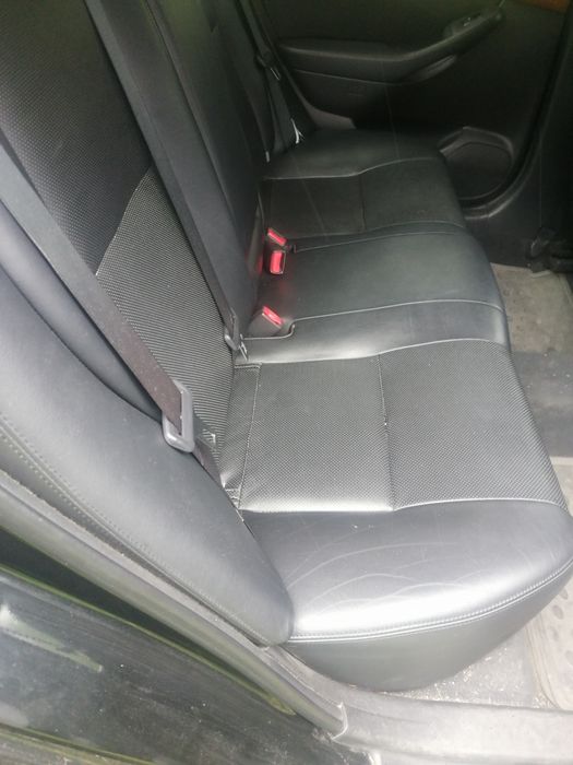 Sprzedam skórzane fotele toyota avensis t25