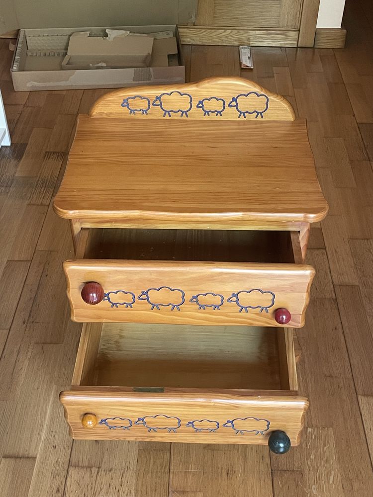 Mesa de cabeceira infantil