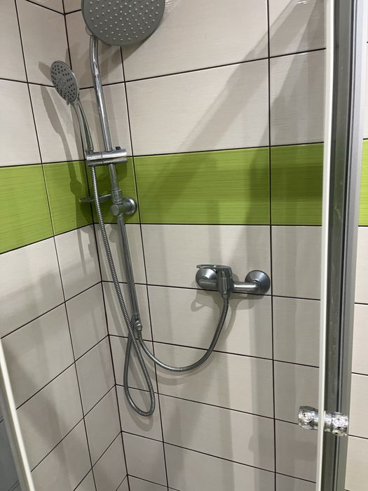 Kabina prysznicowa z brodzikiem narozna