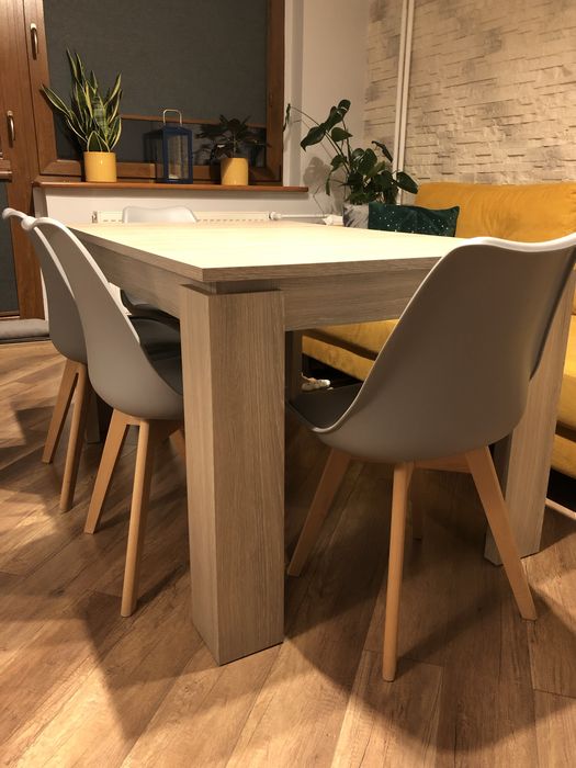 Stół rozkladany + 5 krzeseł