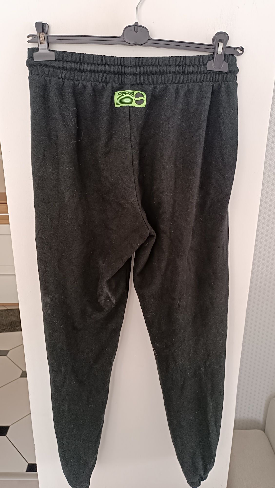 Spodnie dresowe Forever 21 Pepsi roz M/L