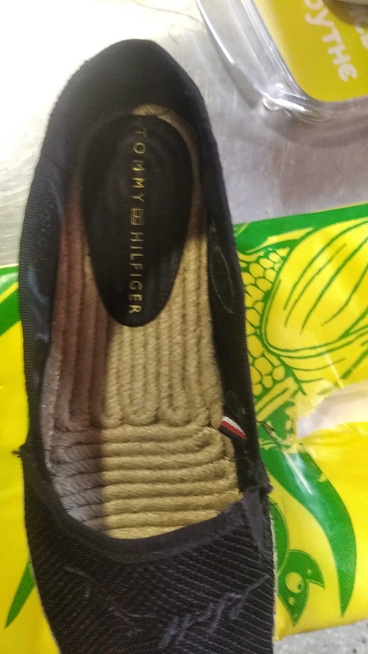 Взуття.Босоніжки.Сліпони.Tommy Hilfiger