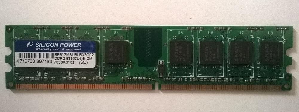 Diversas memórias RAM para desktops e portáteis