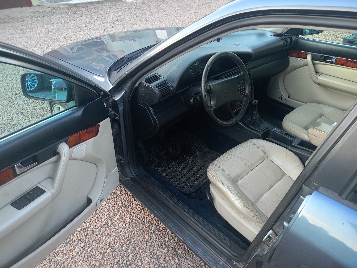 Audi 100 c4 quattro sedan