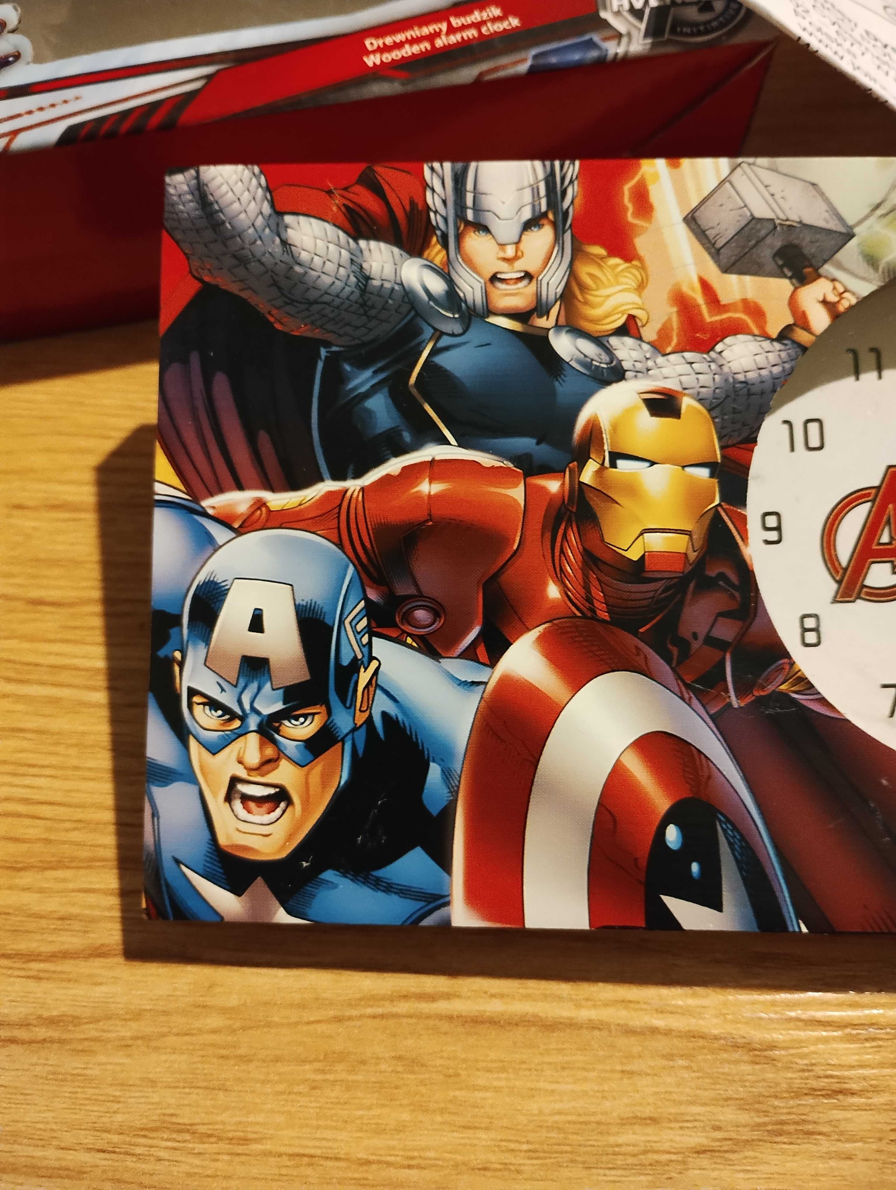 Drewniany budzik dla dziecka Marvel Avengers stojący na baterie Joinco