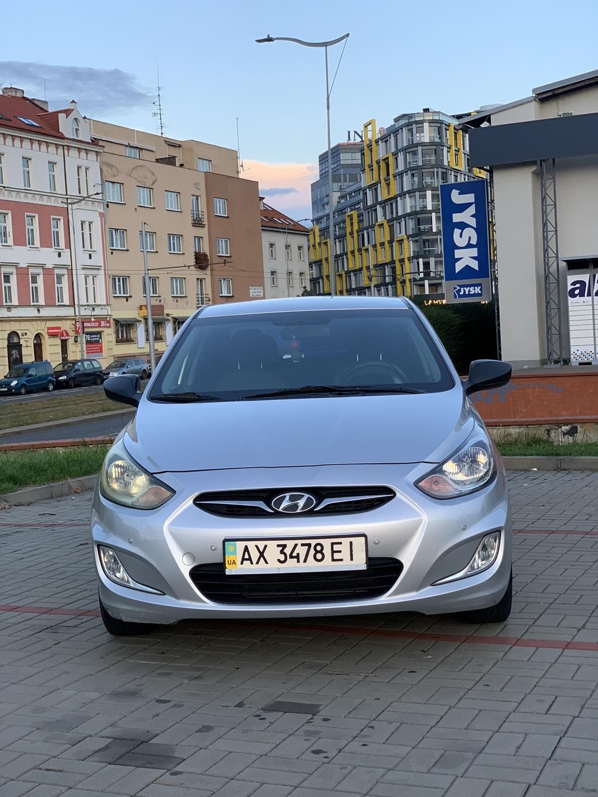 Продам hyundai accent 1,6 a/t 2013