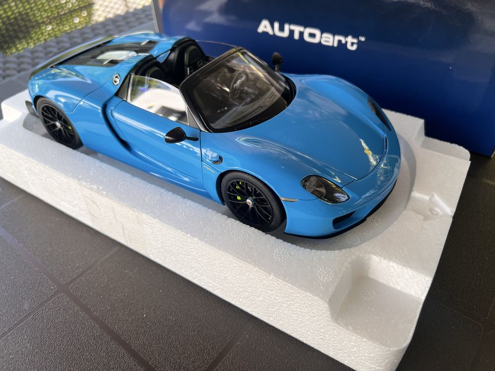 Autoart 1/18 Porsche 918 Spyder Weissach Package (Riviera Blue)