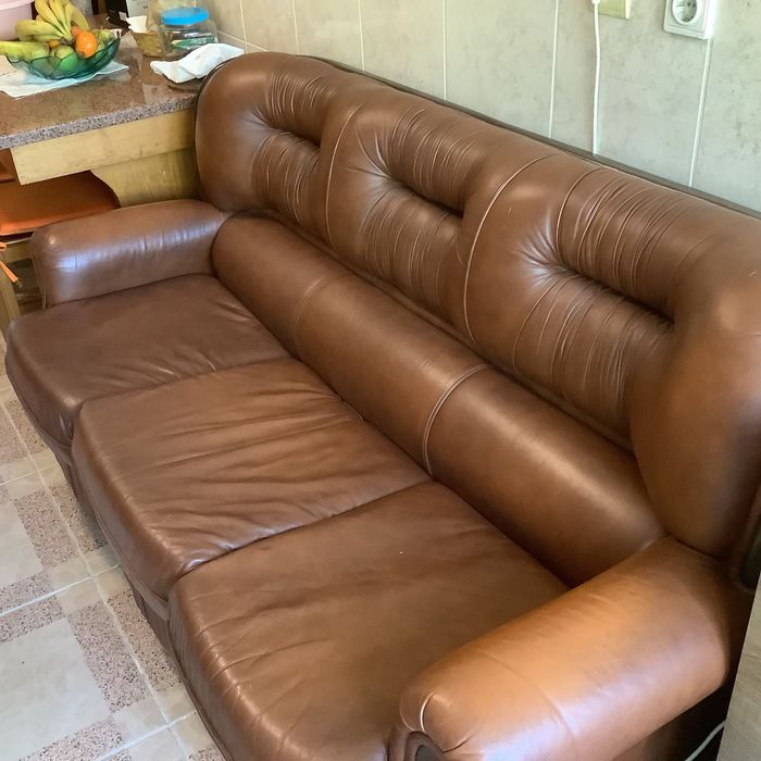 Sofás de pele em bom estado