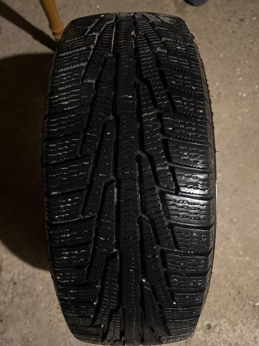 Продам зимнюю резину 205/60/16