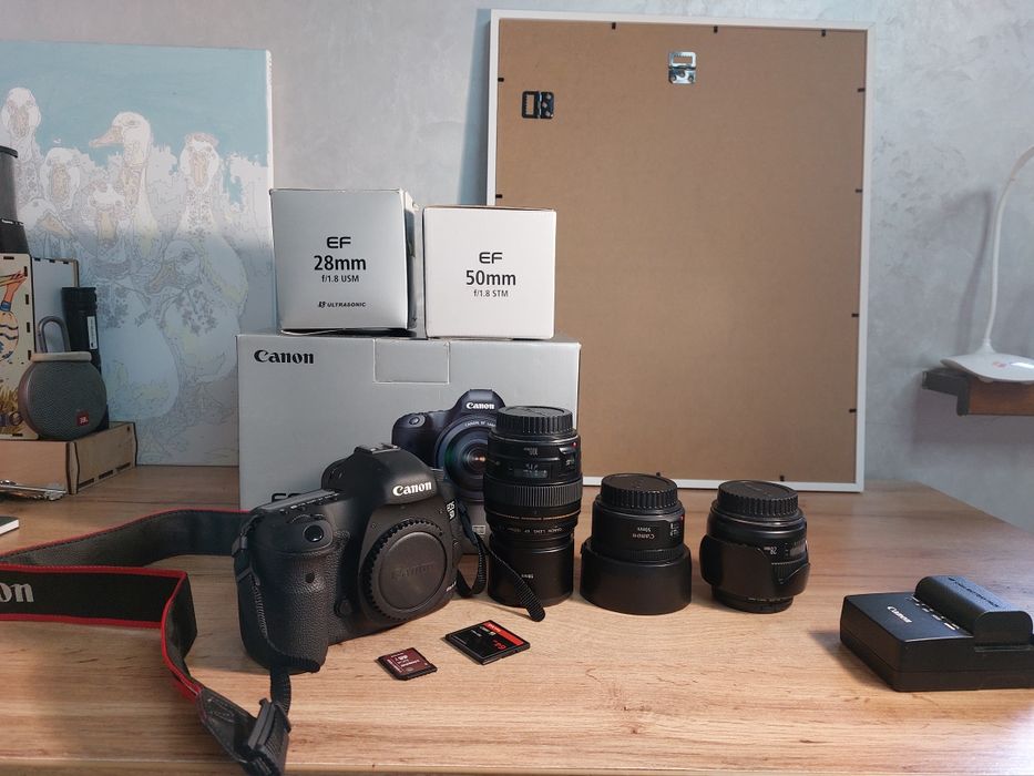 Canon 5D Mark III , 100mm f2, 28mm f1.8, 50mm f1.8, cтійки