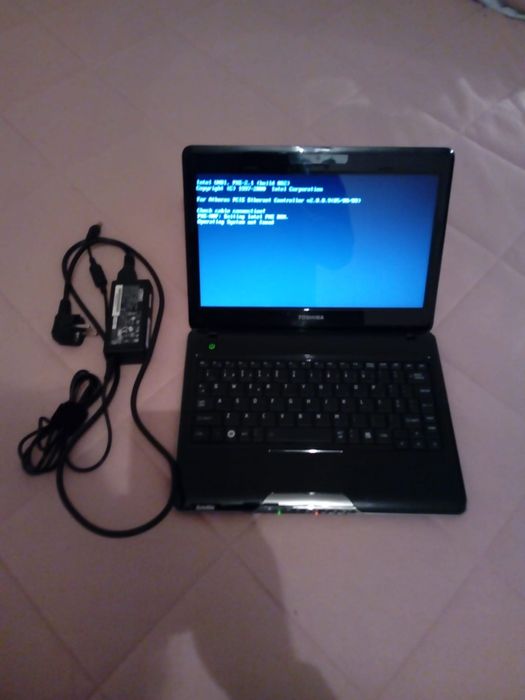 3 Computadores - 1 Toshiba / 2 Acer